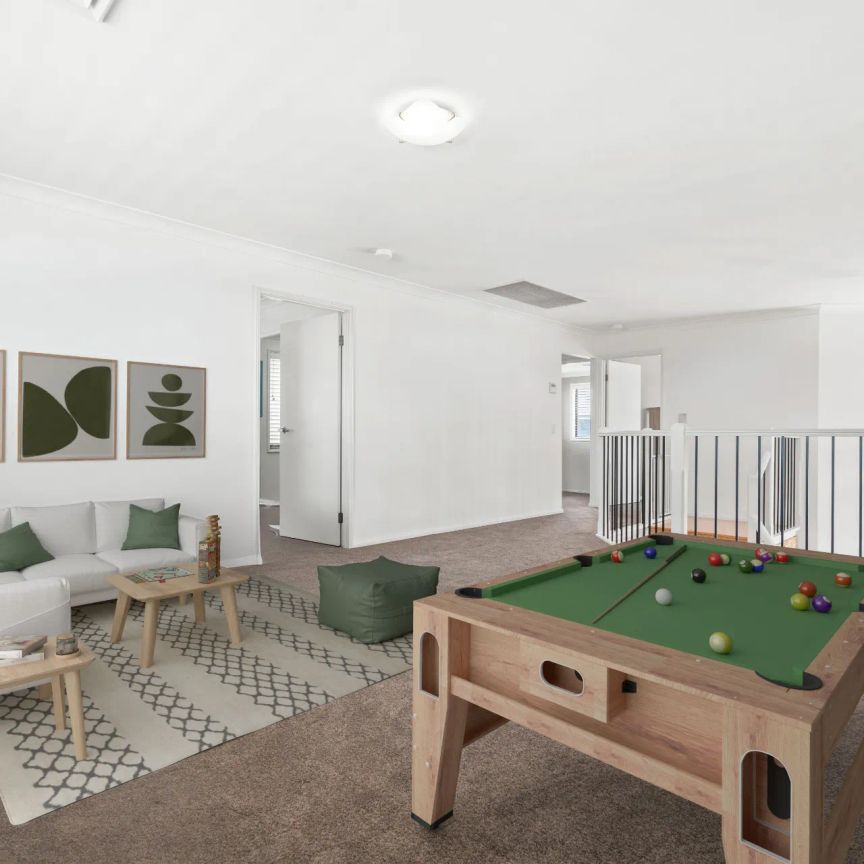 Paradise Found - Swimming pool and Lawn Maintenance included in the Lease ! - Photo 1