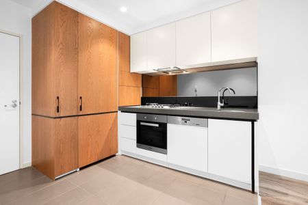Modern Two Bedroom Apartment With South Yarra Convenience - Photo 3