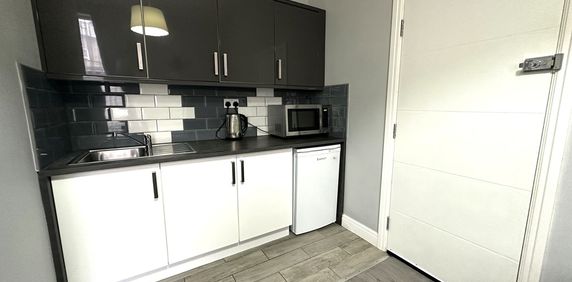 Alfred Road, London - Photo 2