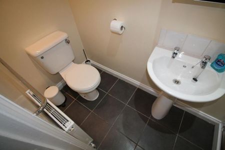 3 bedroom flat to rent - Photo 5