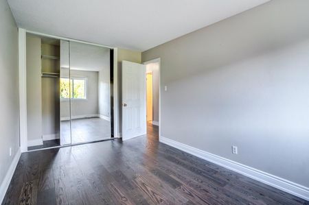 For Lease - 1039 Cedarglen Gate Unit# 28, Mississauga, Ontario - Photo 5
