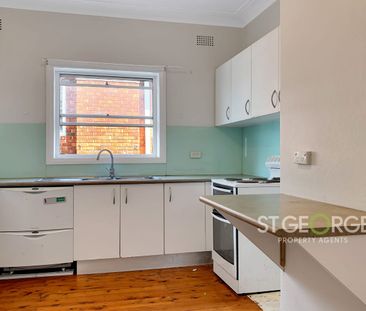 Family Home in Convenient Location - Photo 2