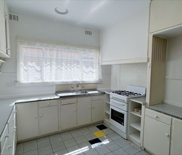14 Edward St , MITCHAM - Photo 3