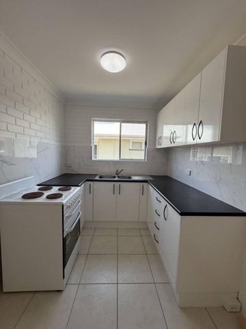 Coastal Living in a Quiet Street - Walk to the Beach - Photo 5