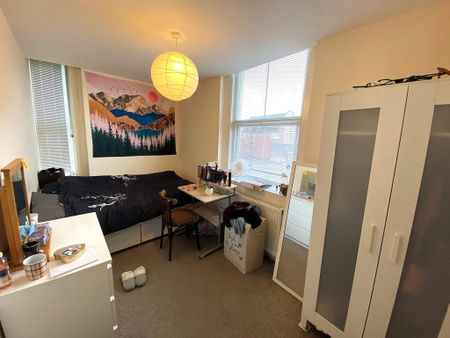 3 bedroom apartment to rent - Photo 4