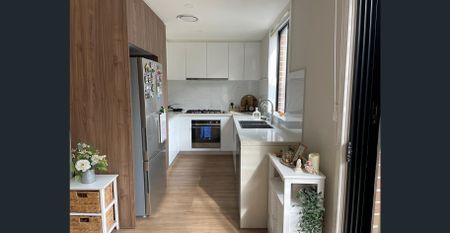 Modern and Spacious 4 bedroom townhouse - Photo 4