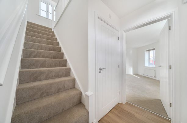 River Bank Close, Northampton, Upton - Photo 1