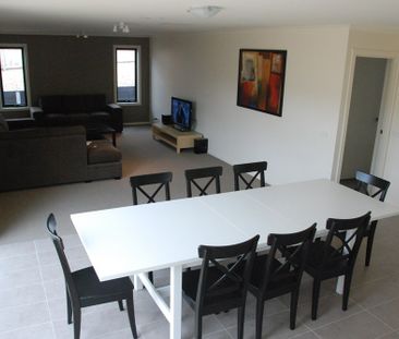 8-bedroom shared house, Ficinia Mews - Photo 1