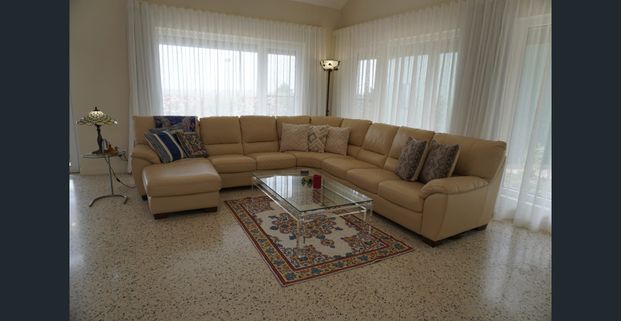 Architecturally Designed Executive Home with Panoramic City, Coast & Sunset Views - Photo 1