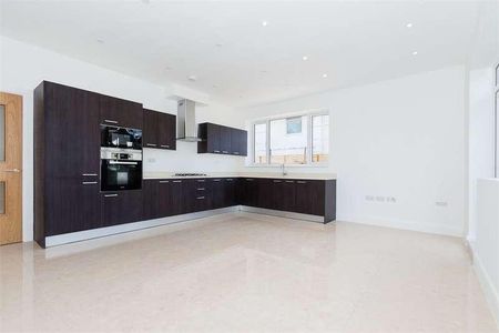 Grand Approach, Bathurst Walk, Richings, SL0 - Photo 5