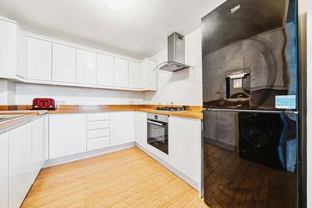 Flat to rent - Macarthur Close, Erith, DA8 - Photo 5