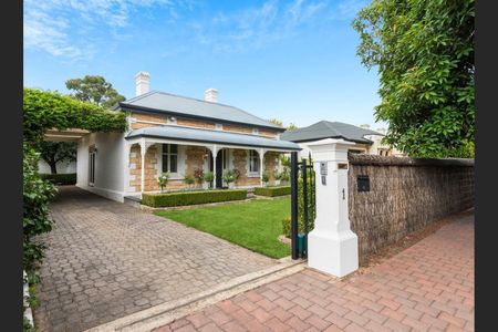 Stunning family home with Pool - Photo 3