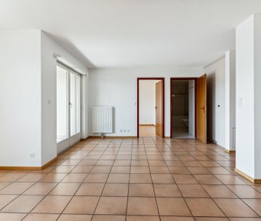 APPARTEMENT À LOUER DANS QUARTIER TRÈS ENSOLEILLÉ ET FAMILIAL - Photo 1