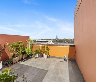 Spacious Living with a Large Private Terrace - Photo 6