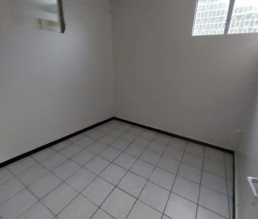 Appartement à louer, 3 pièces - Fort-de-France 97200 - Photo 3