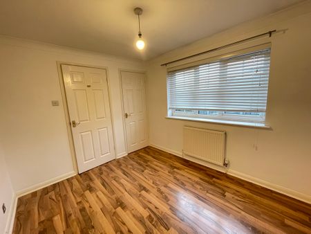 3 bedroom Detached House to let - Photo 4