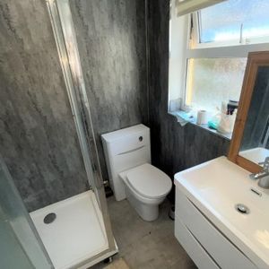 1 bedroom House To Rent - Photo 2