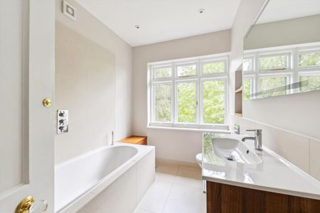 7 bedroom townhouse to rent - Photo 2