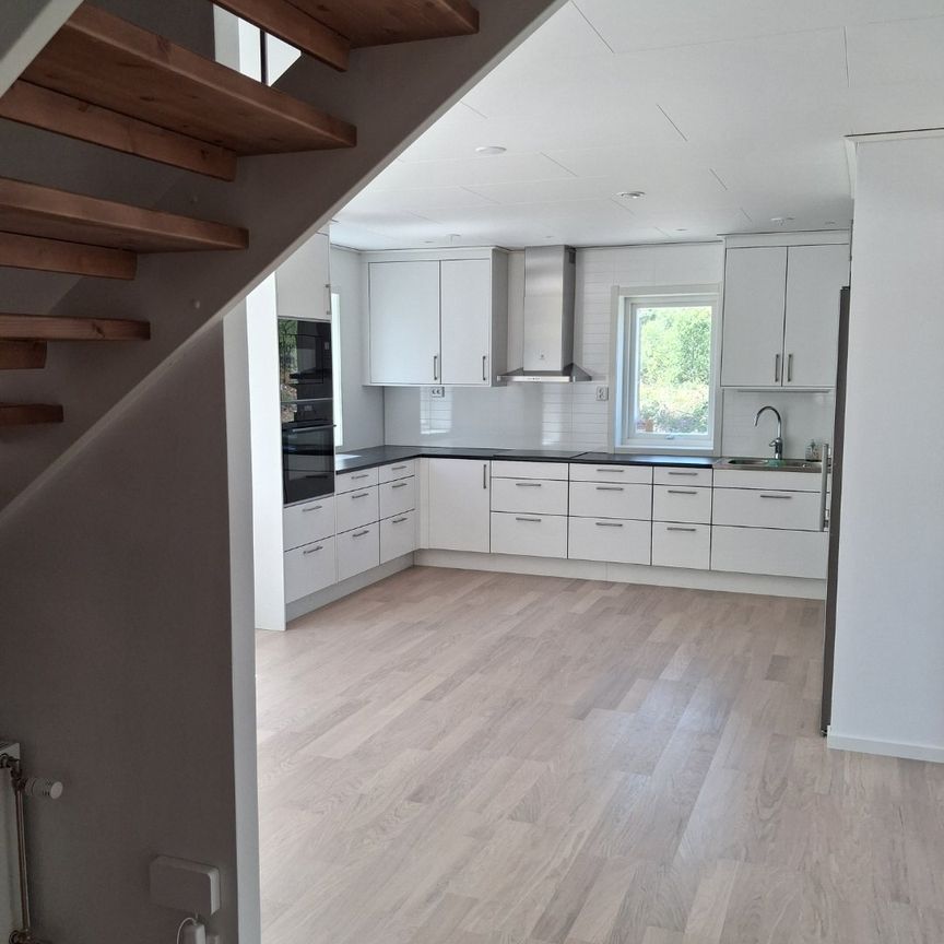 Sursta, Vallentuna - Foto 1