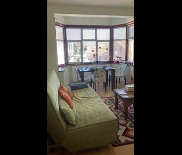 Room in a Shared Flat, Beehive Lane, IG4 - Photo 4