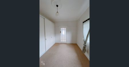 This full-brick apartment in the heart of Kensington offers 2 bedrooms plus a separate study！CONFIRM THE LEASE TERM IN ADVANCE! - Photo 3