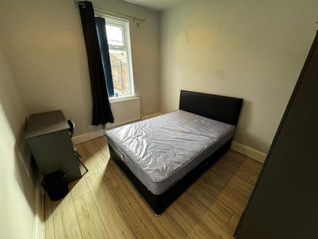 5 bedroom terraced house to rent - Photo 4
