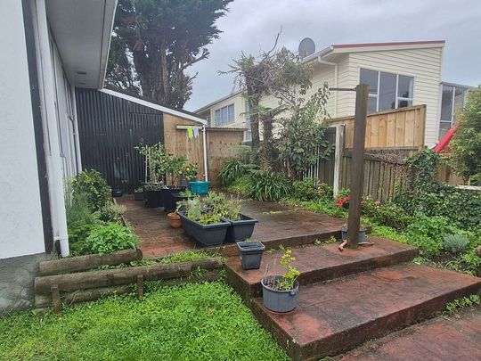 Charming 3BR Home in Churton Park - Photo 1