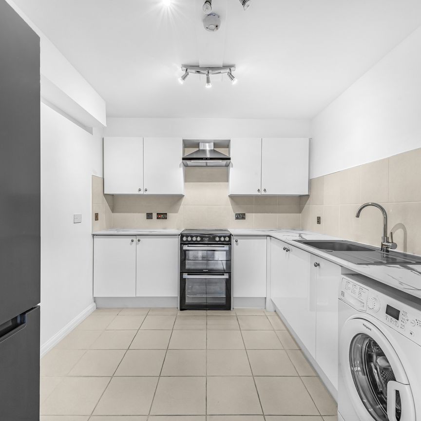 Goodhart Place, London, E14 - Photo 1
