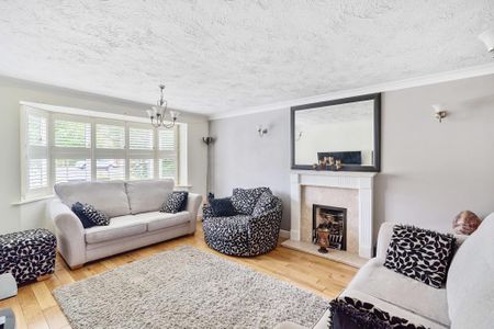 5 bedroom detached house to rent - Photo 2