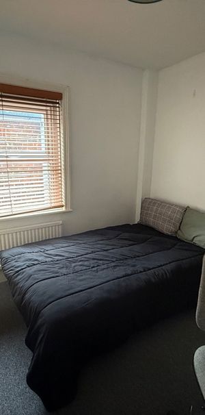 Room in a Shared House, Clausentum Road, SO14 - Photo 1