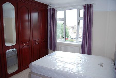 3 bedroom terraced house to rent - Photo 3