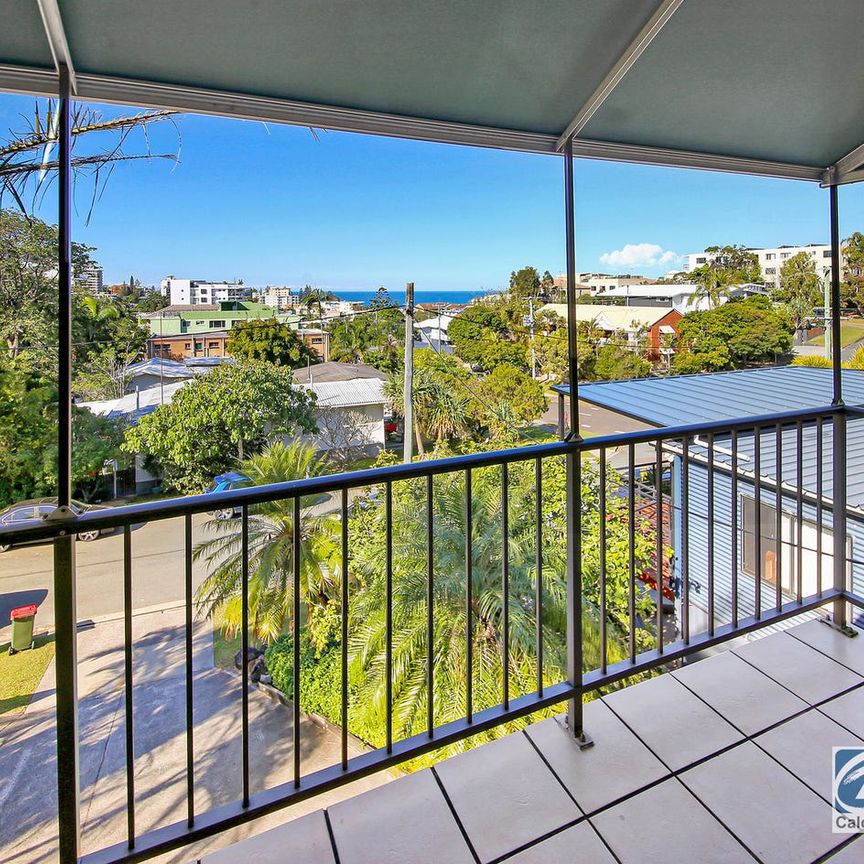 Coastal Apartment with Ocean Views & Air Conditioning – Walk to Kings Beach! - Photo 1