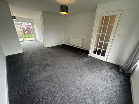 3 bedroom end of terrace house to rent - Photo 2