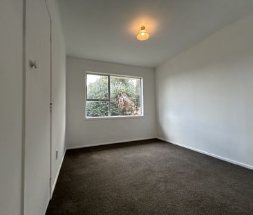 Spacious 3-Bedroom Home with a Big Garden – Pet Friendly! - Photo 2