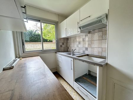 Location Appartement 2 pièces 40m² ST MAUR DES FOSSES 94100 - Photo 3