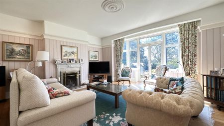 6 Bedroom House - Photo 3