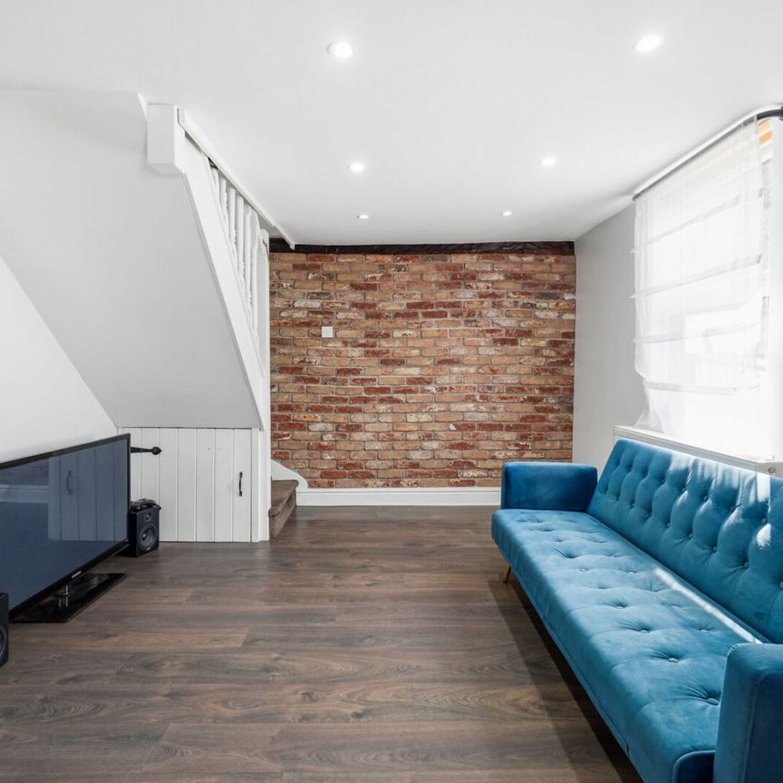 2 Bedroom Mid Terraced House To Rent - Photo 1