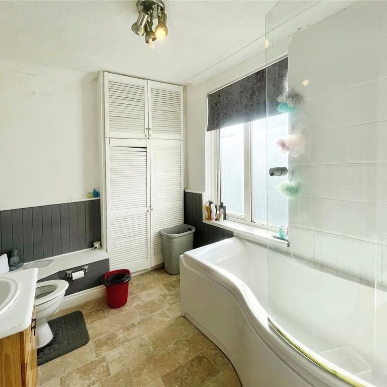 2 bedroom end of terrace house to rent - Photo 1