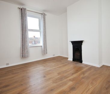 3 bedroom Mid Terraced House to let - Photo 2