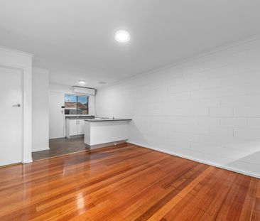 Close to Public Transport! - Photo 3