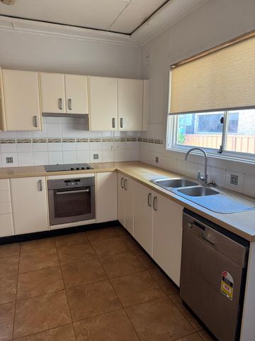 Family Comfort in a Peaceful East Hills Location - Photo 5