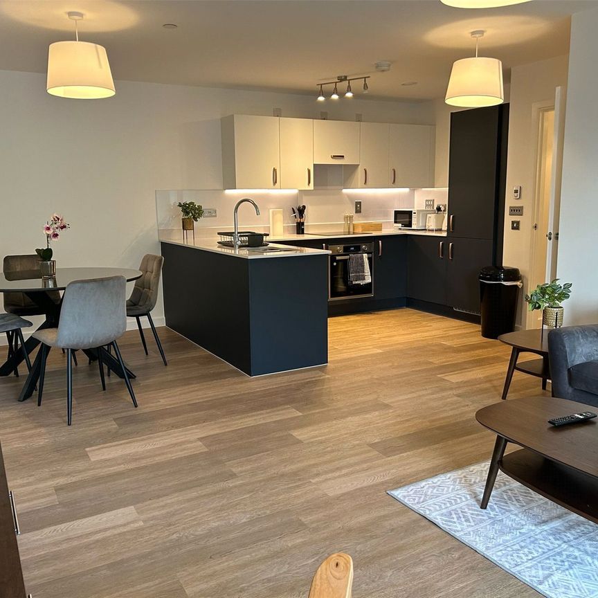 Leaping Birds Rise, Walton-on-Thames, Surrey, KT12 flat to rent - Photo 1