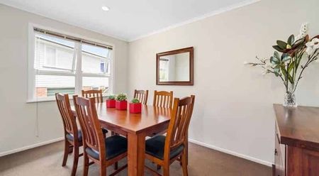 Warm Family Home in Forrest Hill Area - Photo 3