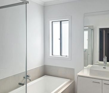 100 Molesworth Crescent, Donnybrook VIC, Belconnen - Photo 4