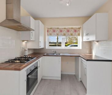 2 bedroom semi-detached house to rent - Photo 4