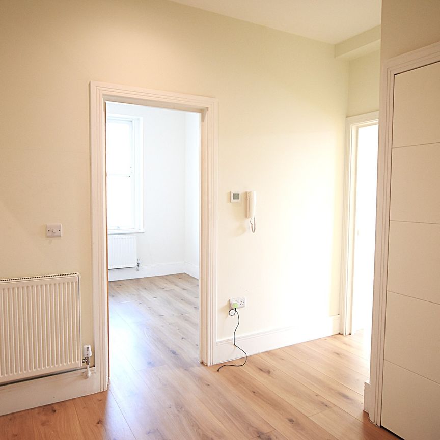 Finchley Road, NW3, London - Photo 1