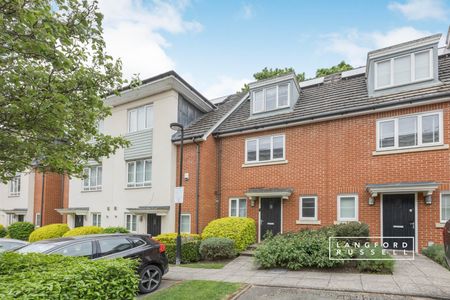 Semi-detached House to rent - Blossom Drive, Orpington, BR6 - Photo 5