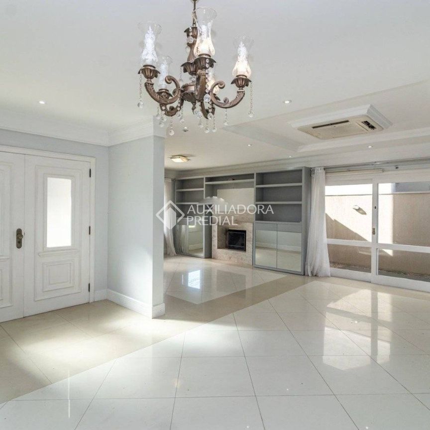 Casa em Condomínio com 3 quartos e 217m² para alugar em Belém Novo, Porto Alegre. - Photo 1