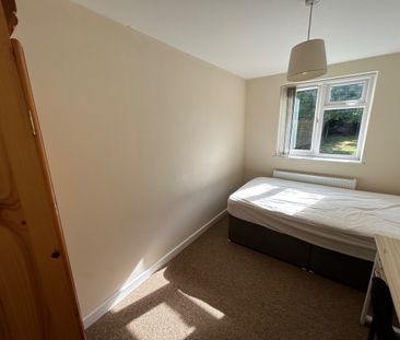 7 Bed Semi-Detached House, Filton Road, BS7 - Photo 2