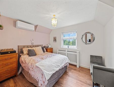 4 Bedroom Detached To Let - Photo 4